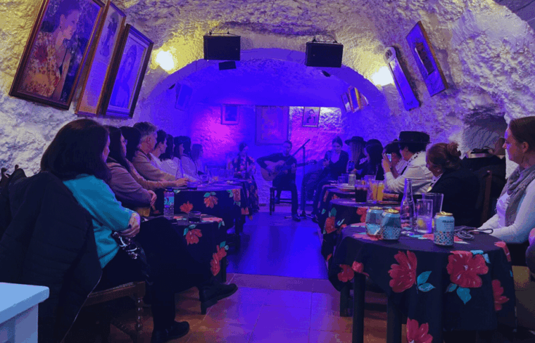 granada-flamenco-show-in-the-cave-la-faraona