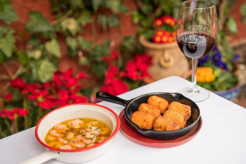 Granada: Flamenco Show with Dinner at Jardines de Zoraya - A Close Look at the Flamenco Dinner Experience