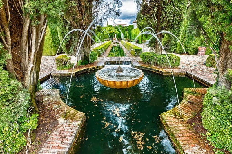 Granada: Gardens of the Alhambra and Generalife Regular Tour - Key Points