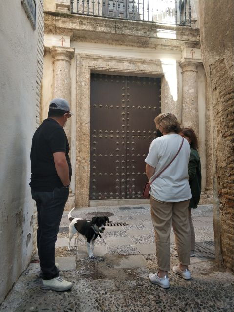 granada-guided-albaicin-visit-with-pets
