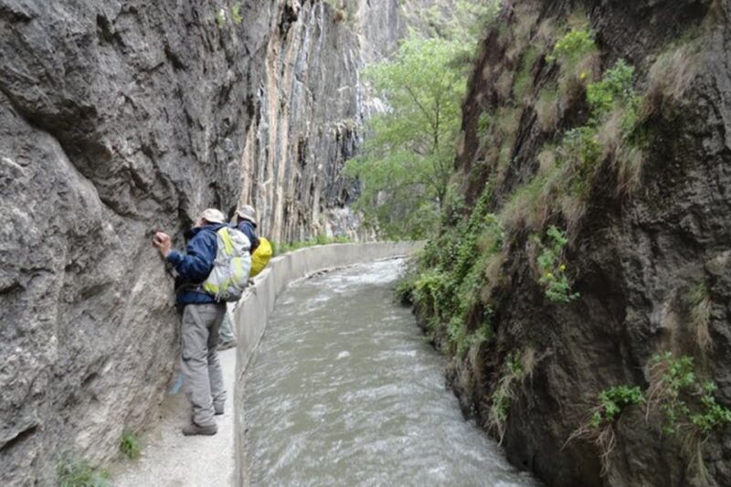 granada-guided-day-hike-in-los-cahorros-de-monachil