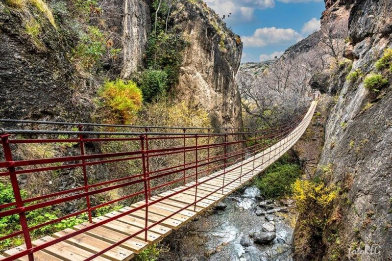 granada-guided-day-hike-in-los-cahorros-de-monachil