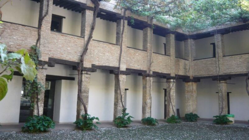 granada-nazari-the-nobility-facing-the-alhambra