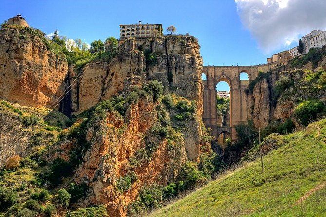 granada-private-transfer-to-seville-with-a-visit-to-ronda-2