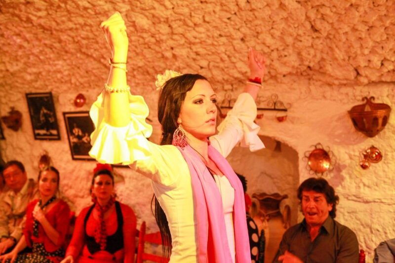 granada-sacromonte-caves-flamenco-show-with-dinner