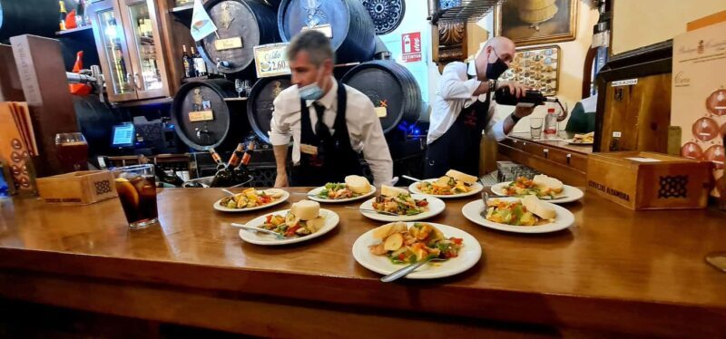 Granada: Spanish Tapas Tour with Local Guide. All included. - Key Points
