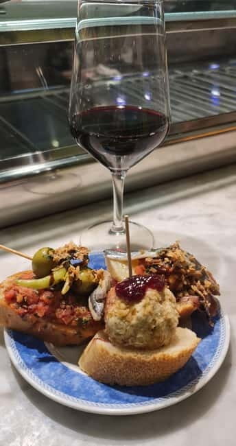 Granada: Tapas and Wine Tour with Local Guide. All included. - Why We Think This Tour Is a Great Choice