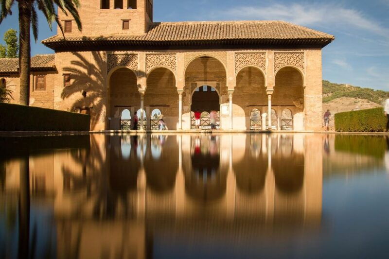 granada-tour-of-alhambra-generalife-and-nasrid-palaces
