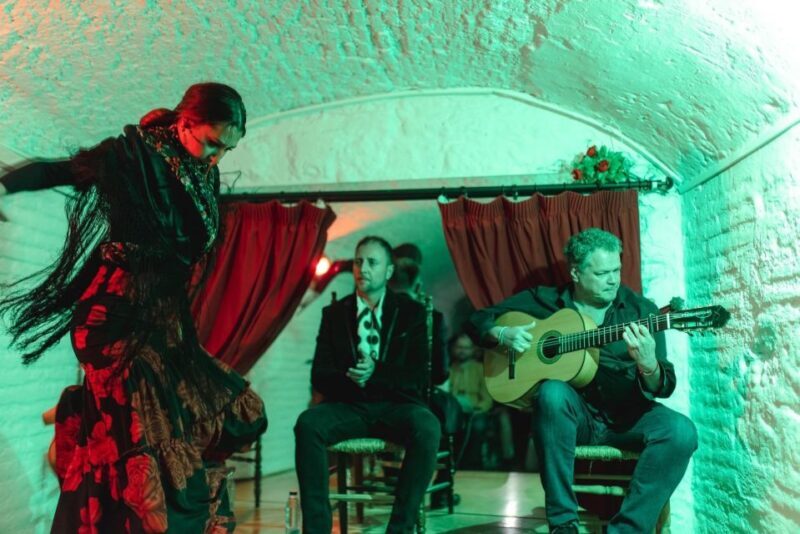Granada: Traditional Flamenco Show in a Cave Entry Ticket - Key Points