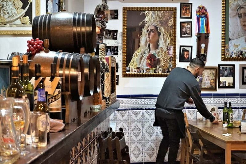 Granada: Traditional Tapas and Wine Tour - Key Points
