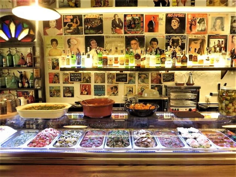 Granada: Traditional Tapas and Wine Tour - Practicalities and Tips