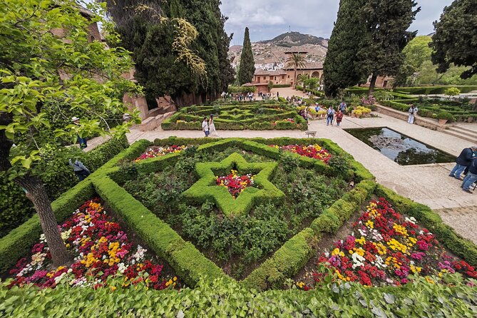 granada-visit-alhambra-with-nasrid-palaces-gardens-and-alcazaba
