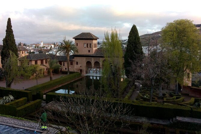 granada-visit-alhambra-with-nasrid-palaces-gardens-and-alcazaba