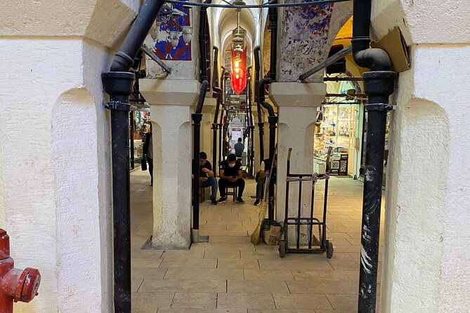 grand-bazaar-through-the-alleys