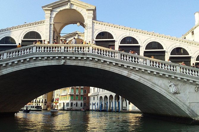 grand-canal-boat-tour-and-murano-glass-experience-with-hotel-pick-up-2