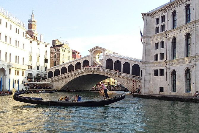 grand-canal-boat-tour-and-murano-glass-experience-with-hotel-pick-up