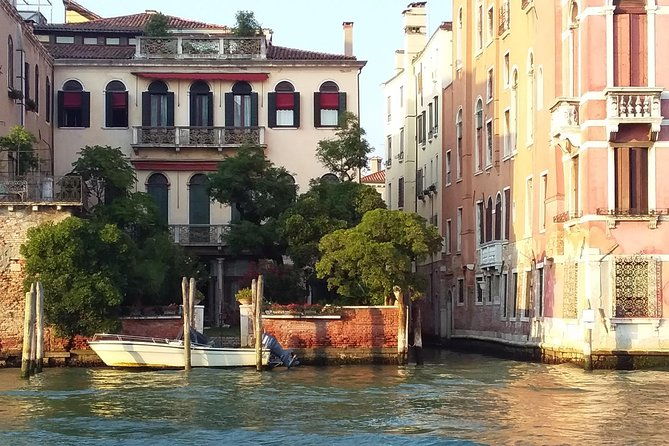 grand-canal-boat-tour-and-murano-glass-experience-with-hotel-pick-up