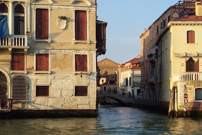 grand-canal-boat-tour-and-murano-glass-experience-with-hotel-pick-up