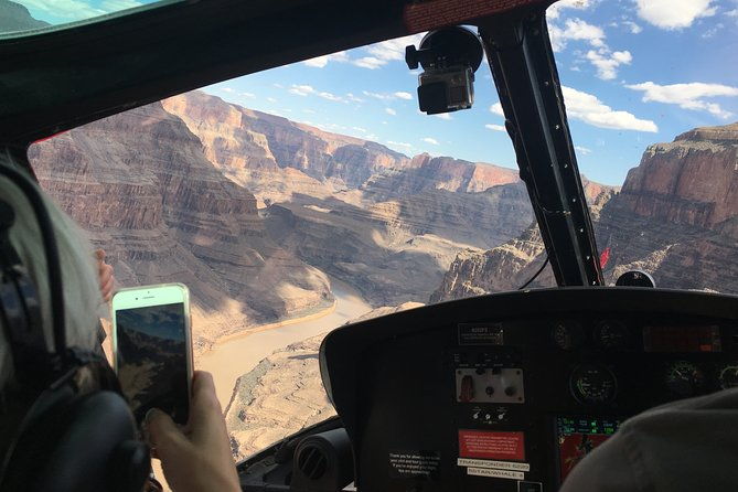 grand-canyon-helicopter-flight-and-guided-kayak-tour-2