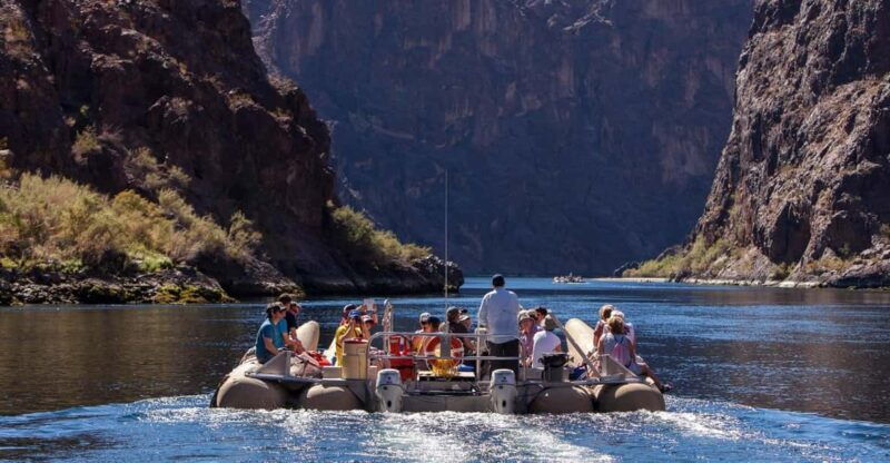 grand-canyon-helicopter-flight-hoover-dam-river-float-raft