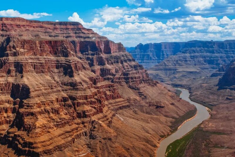 grand-canyon-helicopter-flight-hoover-dam-river-float-raft