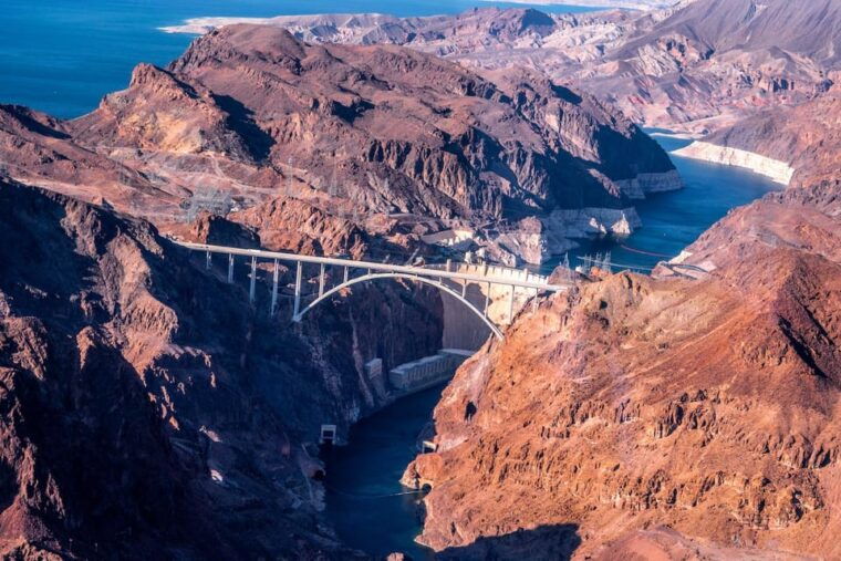 grand-canyon-helicopter-flight-hoover-dam-river-float-raft