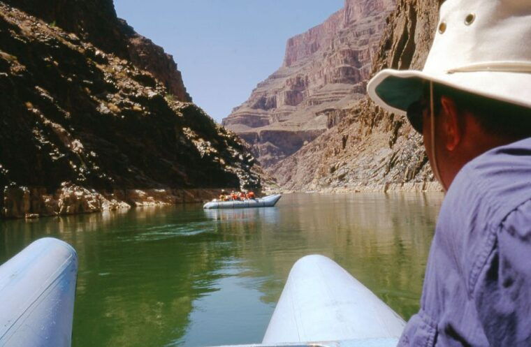grand-canyon-helicopter-tour-with-black-canyon-rafting