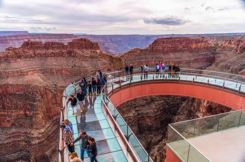 grand-canyon-hoover-dam-and-joshua-tree-vip-small-group-tour