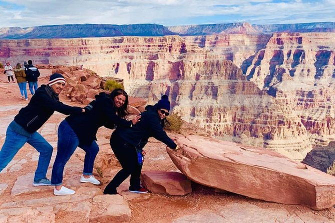 grand-canyon-tour-in-spanish-with-skywalk-and-hoover-dam-included