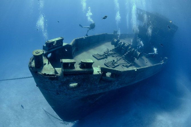 grand-cayman-kittiwake-and-reef-sail