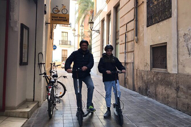 grand-city-group-guided-tour-on-bike