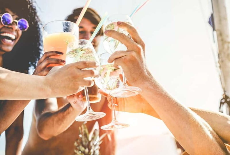 Grand Finale - SAIL-OUT: VIP Cruise with Snacks & Drinks - Key Points