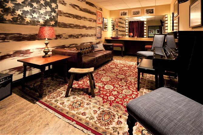 grand-ole-opry-house-guided-backstage-tour-in-nashville