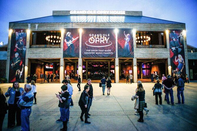 grand-ole-opry-house-guided-backstage-tour-in-nashville