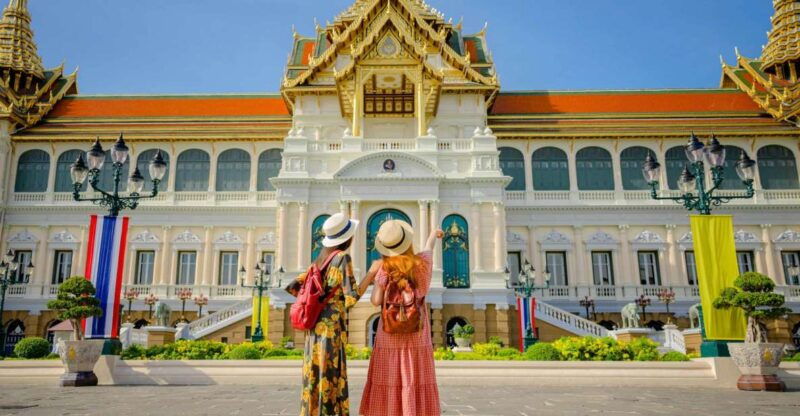 grand-palace-damnoen-floating-market-maeklong-market-tour