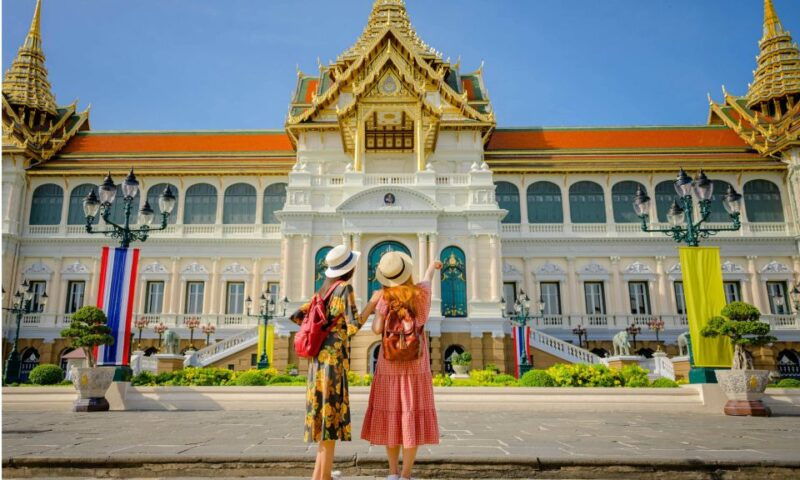 grand-palace-damnoen-floating-market-maeklong-market-tour