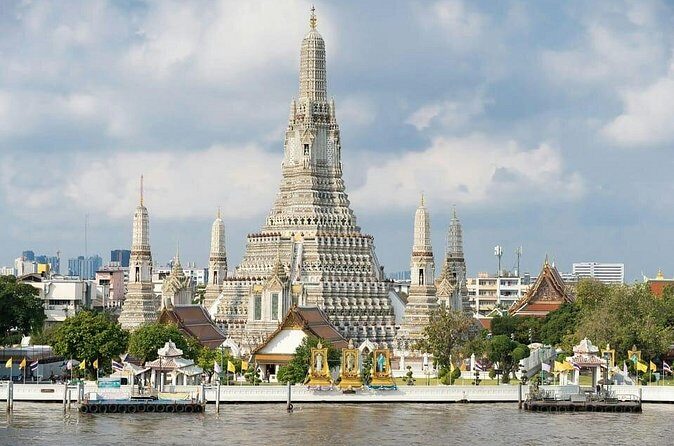 Grand Palace Wat Pho & Wat Arun Tour by Tuk Tuk and Walk - Who Should Consider This Tour?