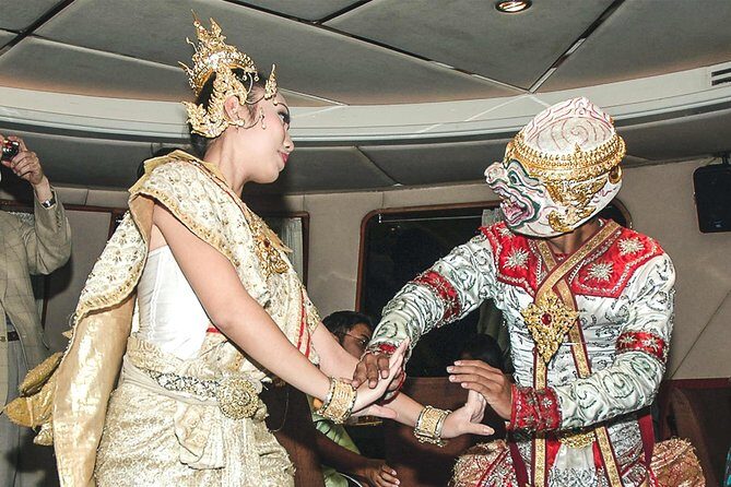 Grand Pearl Dinner Cruise: Dining & Live Performances - Food and Beverage: What’s on Offer?