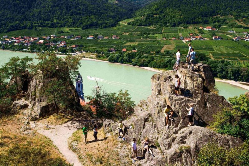 grape-grazing-wachau-valley-winery-biking-tour