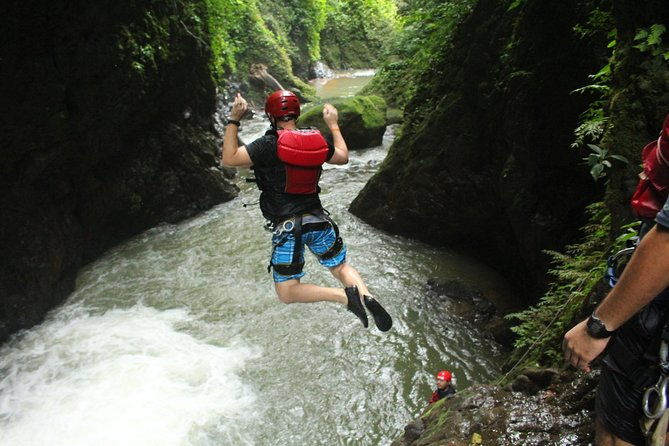 gravity-falls-waterfall-jumping-canyoning