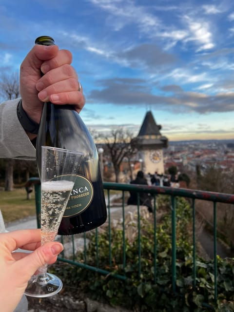 graz-funicular-ride-schlossberg-picnic-experience