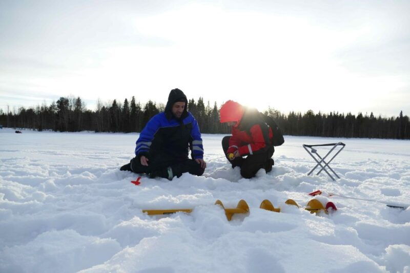 great-ice-fishing-experience-in-lapland