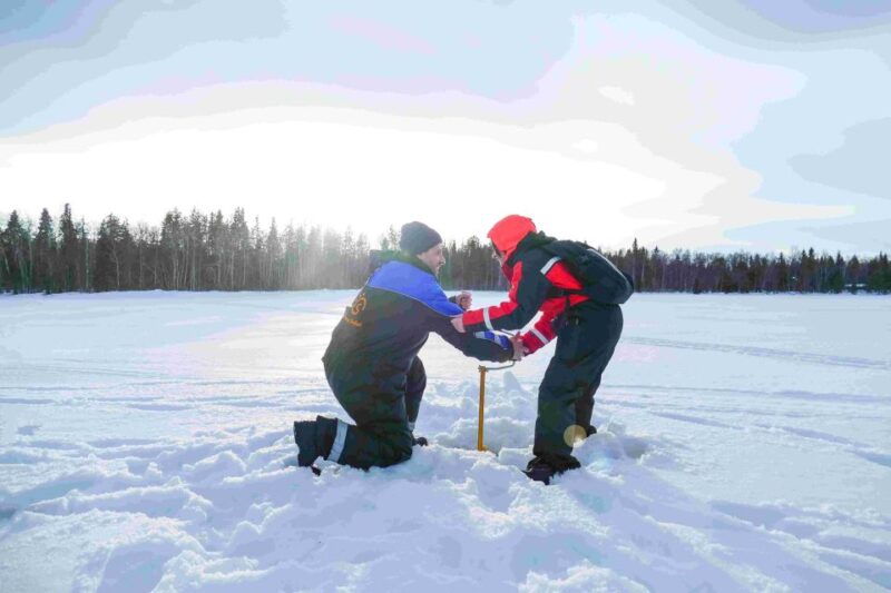 great-ice-fishing-experience-in-lapland