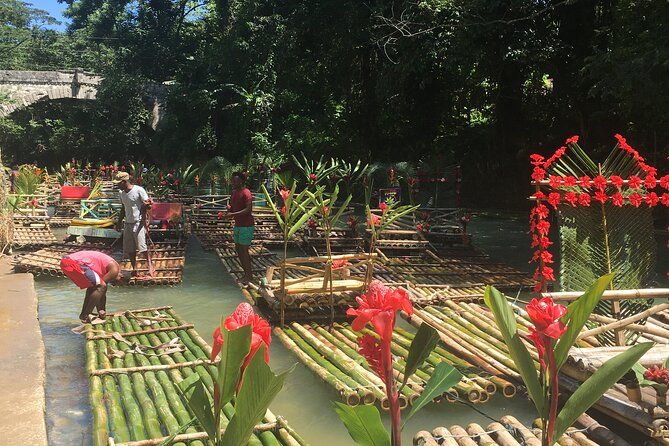 great-river-rafting-with-limestone-massage-from-montego-bay