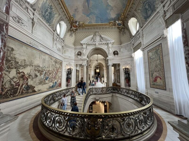 great-stables-of-prince-de-conde-palace-chantilly