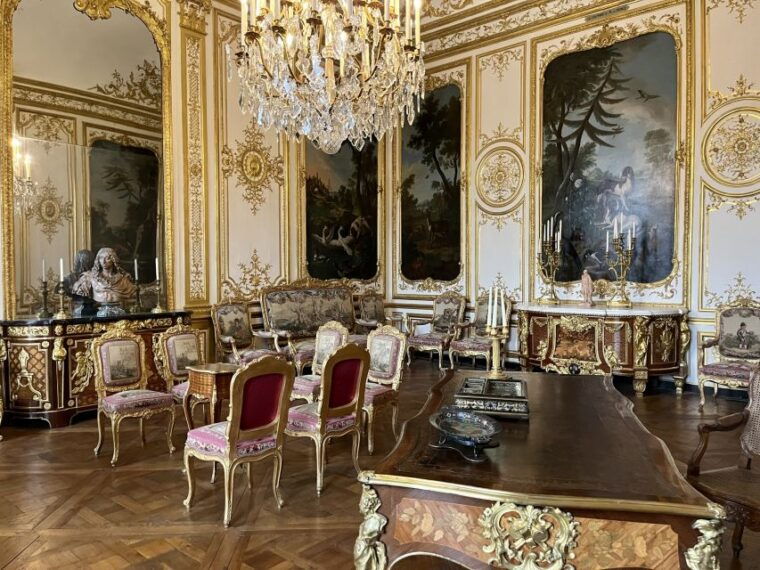 great-stables-of-prince-de-conde-palace-chantilly