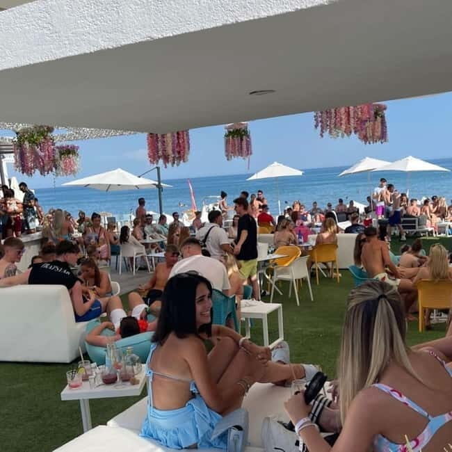 Greece: RnB Bottomless Brunch - Greece: RnB Bottomless Brunch – A Refreshing Twist on Beachside Dining