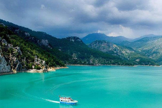 green-lake-and-green-canyon-boat-trip-from-side