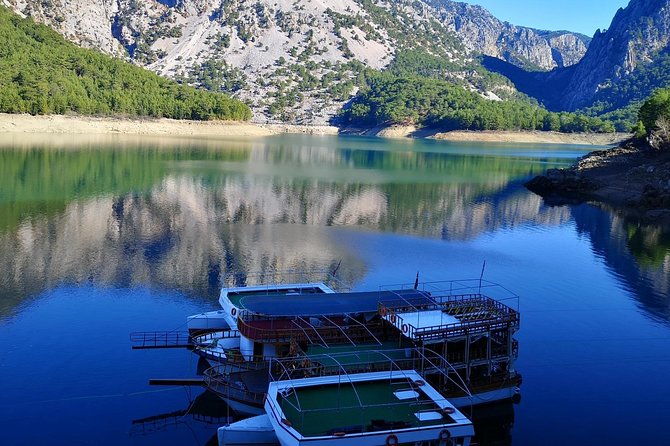 green-lake-and-green-canyon-boat-trip-from-side