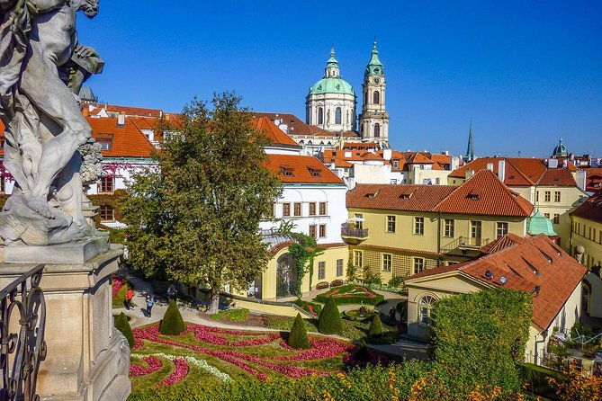 green-walk-in-pragues-historic-garden-and-parks-with-a-local